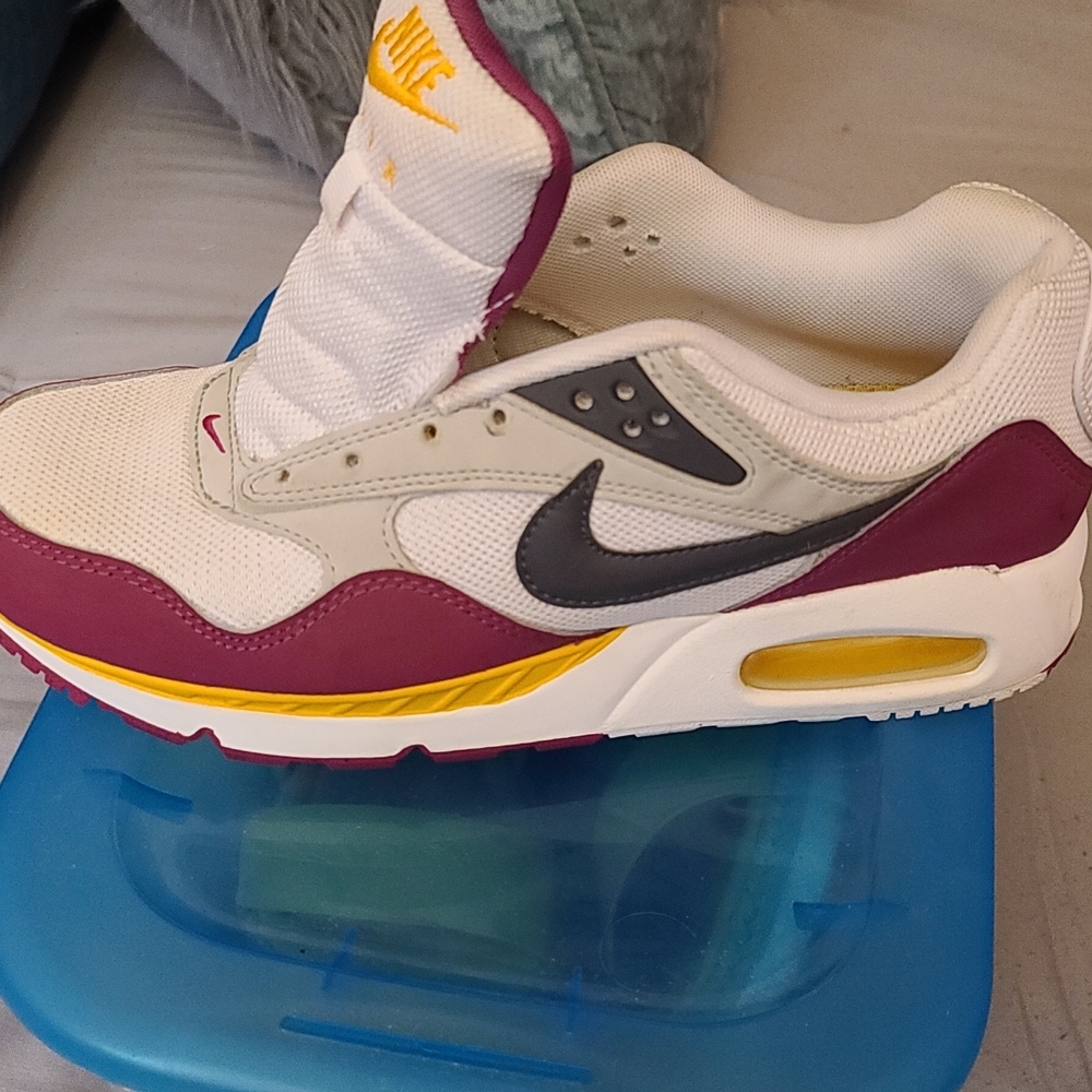 Sneakers - Picture 5 of 6